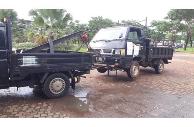 Mobil Pick Up Mati Total
