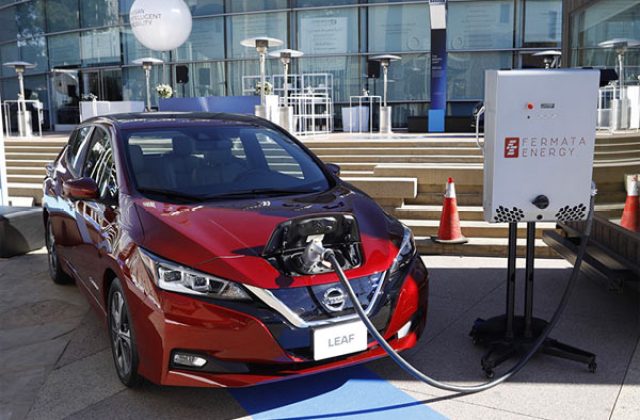 Mobil Listrik Nissan Leaf 