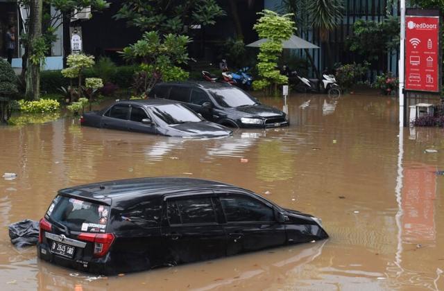 Mobil Banjir Mati
