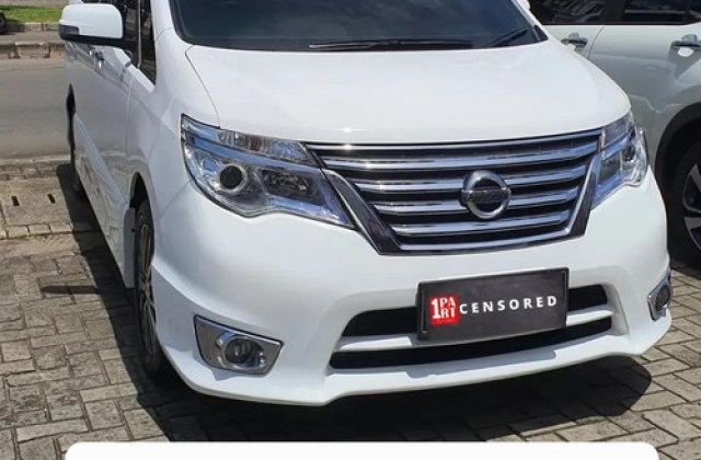 Kaca Depan Mobil Nissan Serena 