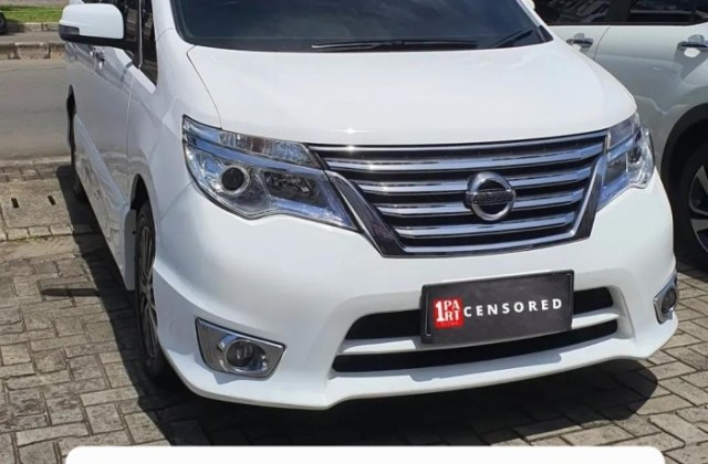 Kaca Belakang Nissan Serena 2014 