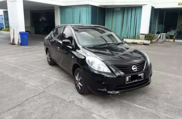 Mobil Nissan Almera 2014 