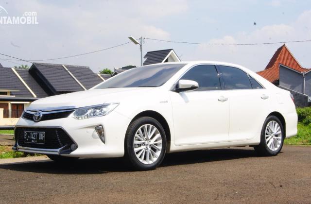 Toyota Camry Tahun 2015
