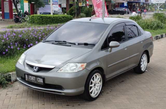 Honda City 2004 Modifikasi Elegan 