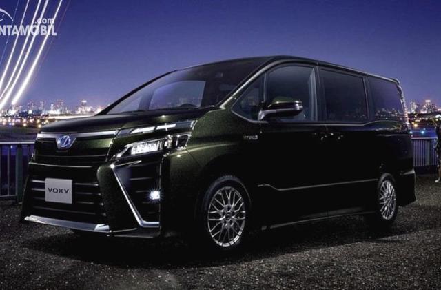 Toyota Voxy Keluaran Pertama
