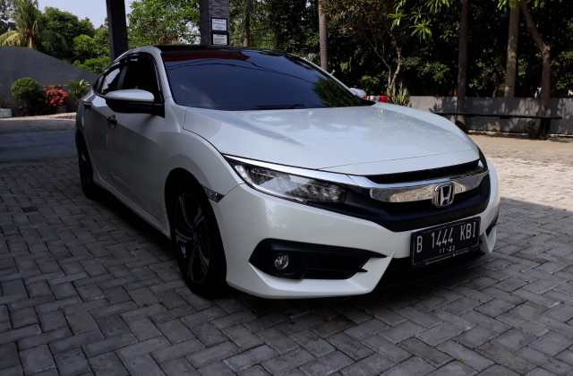 Modifikasi Honda Civic Putih 