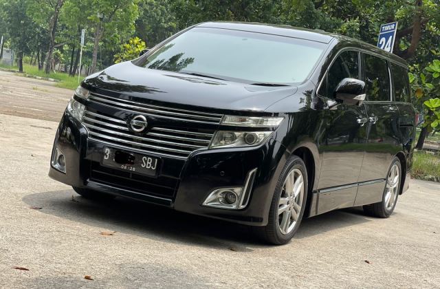 Jual Mobil Nissan Elgrand 