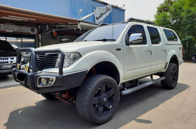 Modifikasi Mobil Nissan Navara
