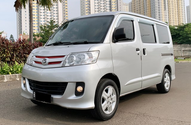 Spesifikasi Daihatsu Luxio D 2012 