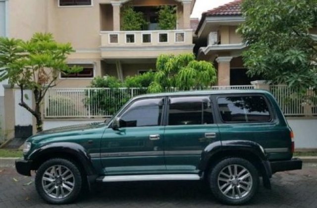 Toyota Land Cruiser Hijau
