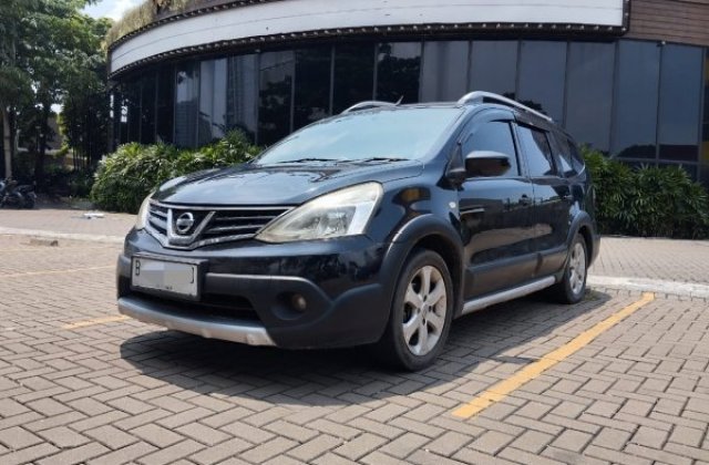 Nissan Livina X Gear AT Matic 2014 Hitam 4789322 - medium