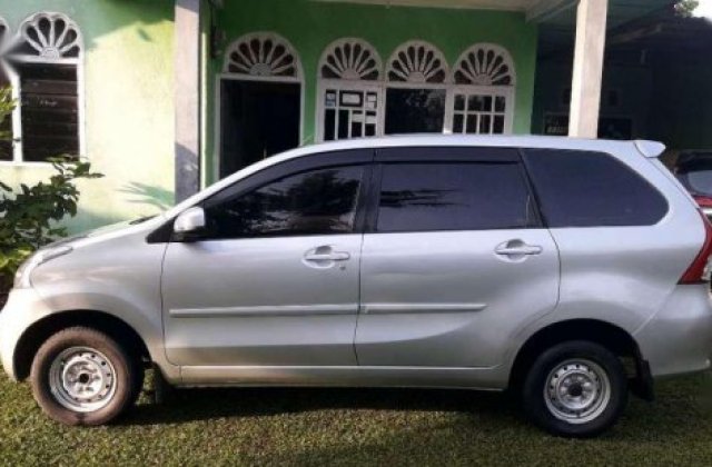 Spesifikasi Daihatsu Xenia M Deluxe 2012 