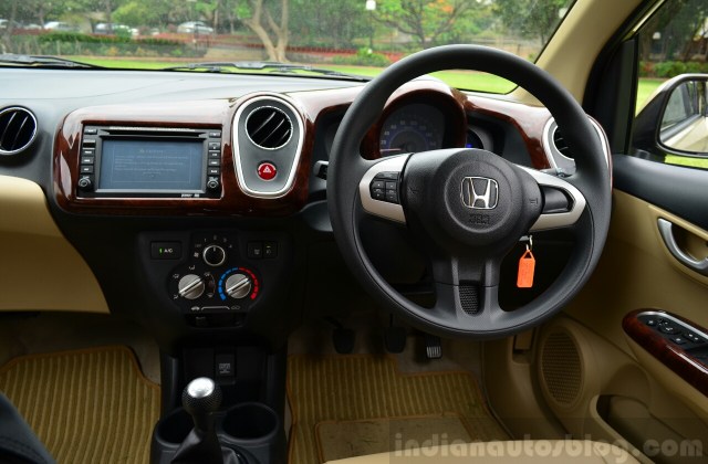 Modifikasi Interior Honda Mobilio 