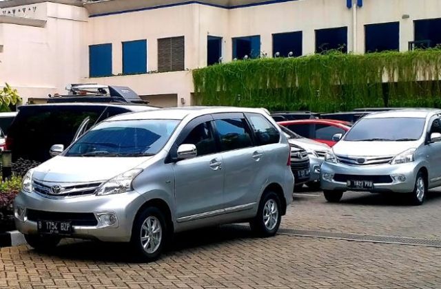 Mobil Rental Irit
