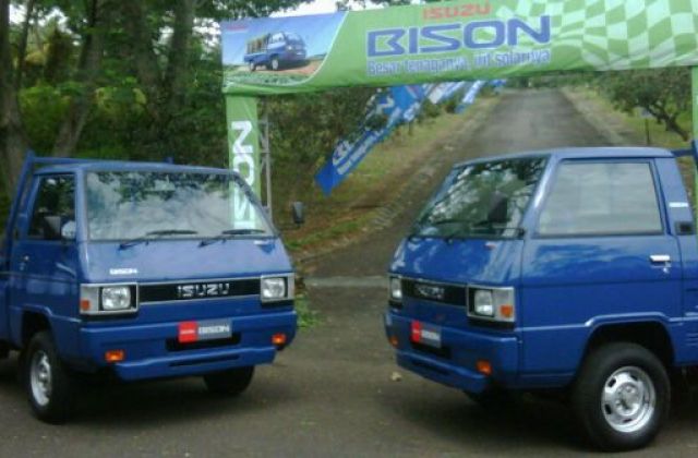 Izusu Bison Vs L300

