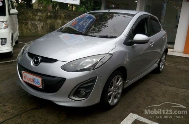 Harga Second Mobil Mazda 2 2010
