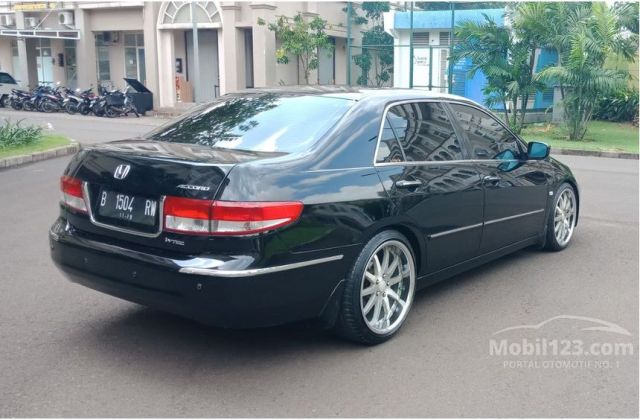 Modifikasi Mobil Honda Accord Tahun 2004 