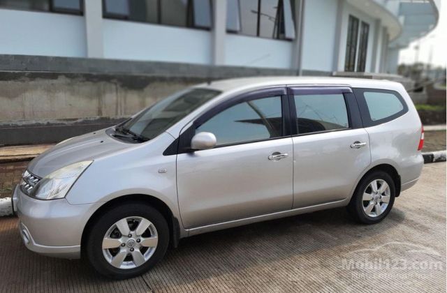 Harga Jual Mobil Nissan Livina 2008 