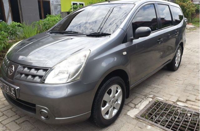 Mobil Nissan Grand Livina 2008 