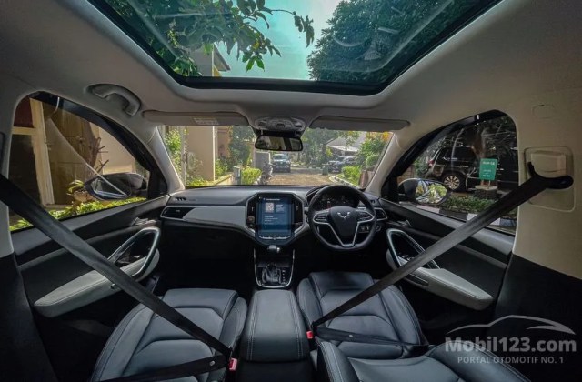 Mobil Wuling Almaz Interior
