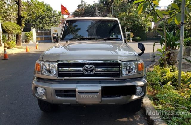 Toyota Land Cruiser Dijual
