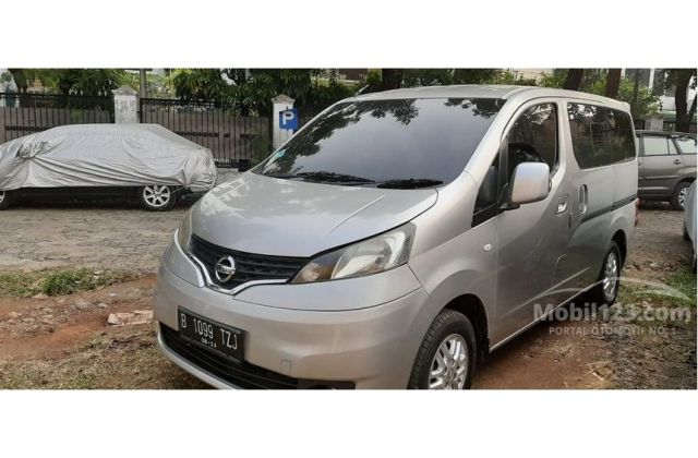 Nissan Evalia Tipe Xv Dengan Transmisi Matic Tahun 2012.
