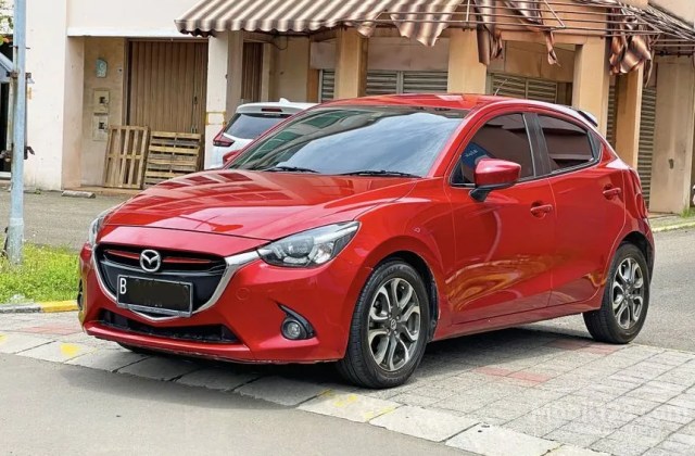 Mobil Mazda 2 Second
