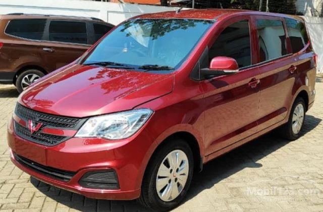 Mobil Wuling Merah
