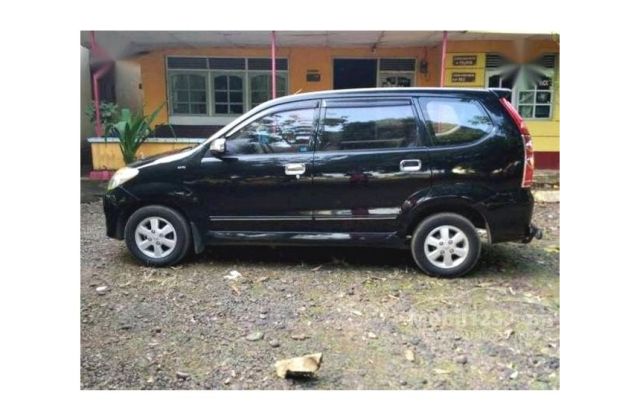 Mobil Avanza 2006 Hitam Modiv
