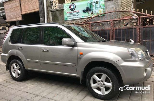 Cari Mobil Nissan X Trail 2004 