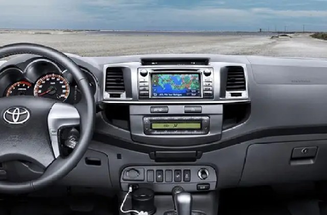 Spesifikasi Toyota Hilux 2015
