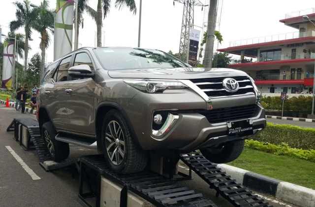 Spesifikasi Toyota Fortuner Vrz 4x4
