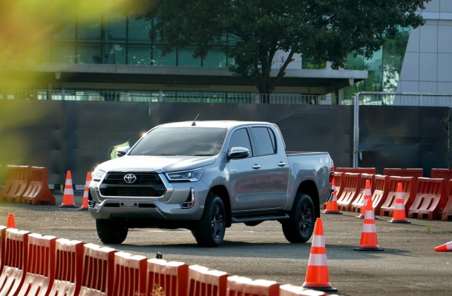 Transmisi Toyota Hilux 4x4
