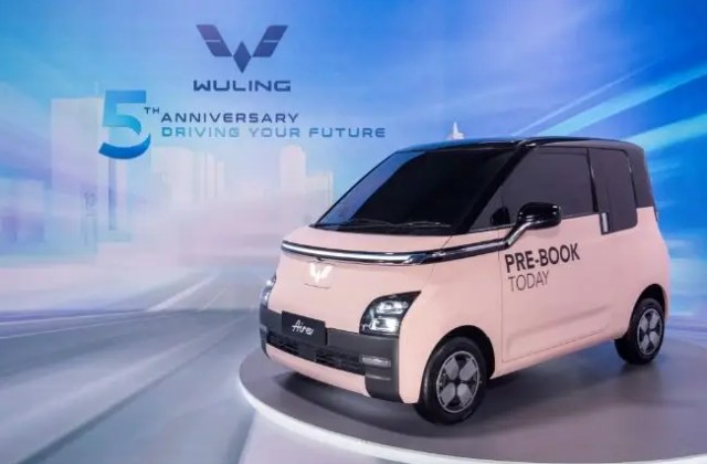 Mobil Wuling A E
