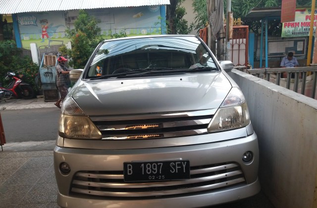 Harga Nissan Serena 2010 Matic 