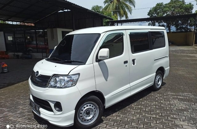 Modifikasi Daihatsu Luxio Terbaru 