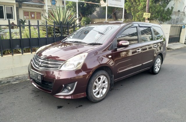 Mobil Bekas Nissan Livina Matic 