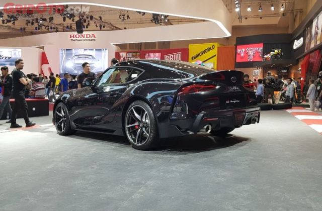 Toyota Supra Hitam
