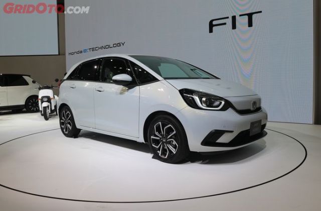Mobil Jazz Irit
