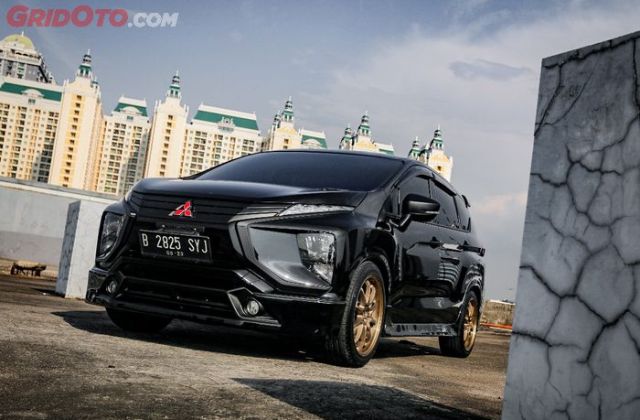 Modifikasi Mobil Xpander Hitam
