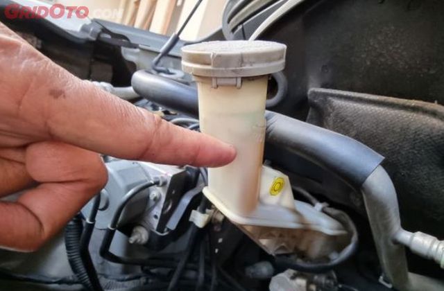 Cara Ganti Minyak Rem Mobil Ertiga

