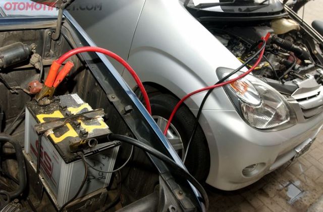 Cara Jumper Mobil
