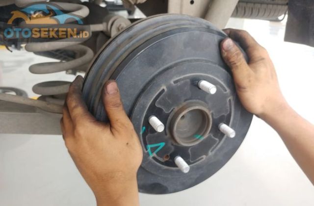 Rem Mobil Jauh
