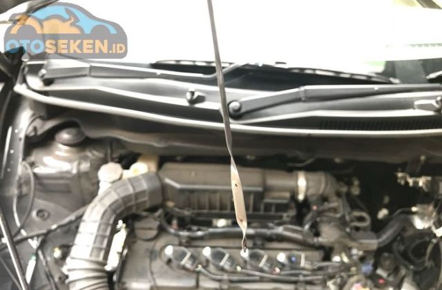 Efek Mobil Kelebihan Oli Mesin
