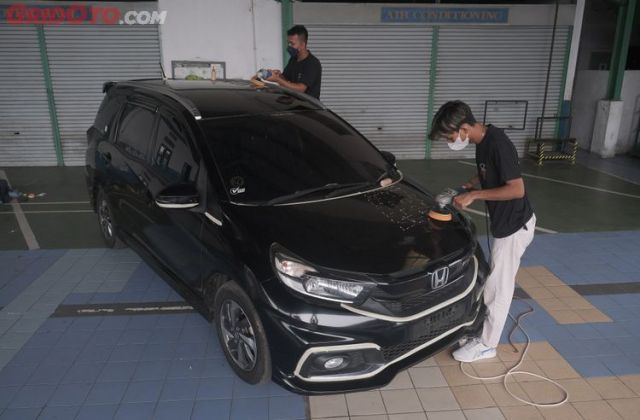 Perawatan Mobil Putih Vs Hitam
