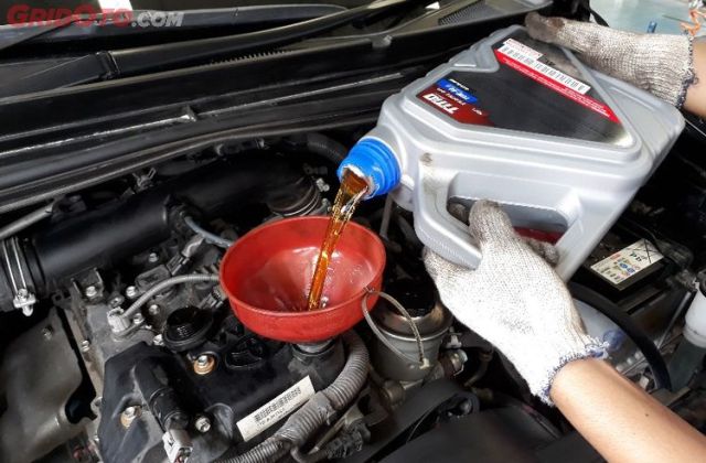 Oli Mesin Mobil Nissan Terrano 