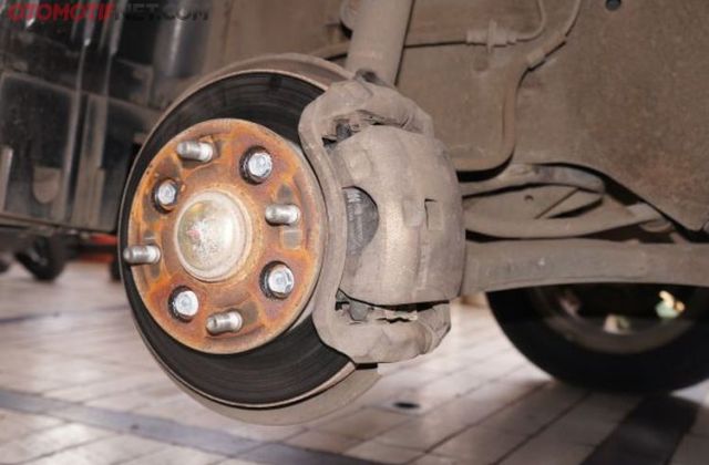 Rem Mobil Bunyi Tek Saat Diinjak
