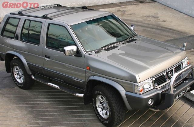 Mobil Nissan Terrano Kingsroad 