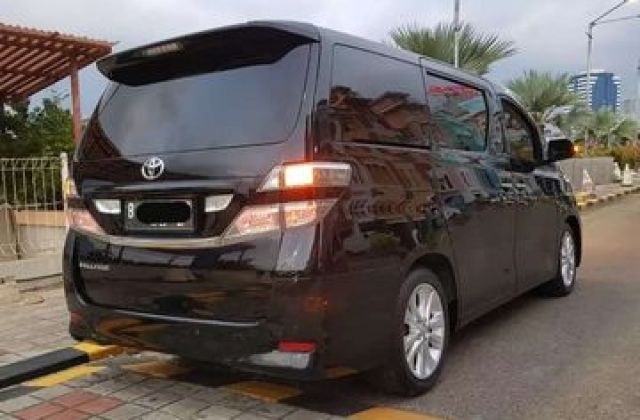 Toyota Vellfire Keluaran Pertama
