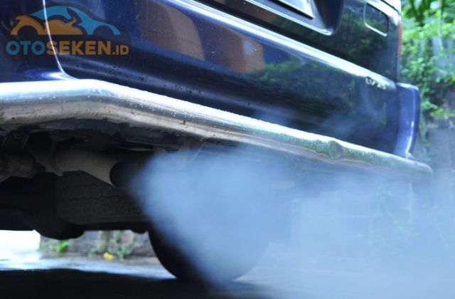 Kopling Mobil Berasap
